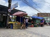 Convívio Social libera entrada de creche municipal obstruída por feirantes