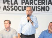 Teófilo e Marx Beltrão entregam trator a Facomar beneficiando 40 associações