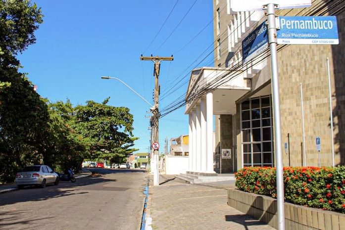 Interdição durante a noite acontece a partir da frente da sede do MPE-AL.
