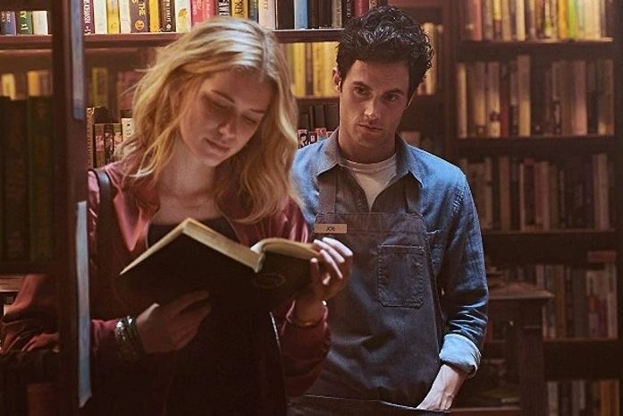 Amor e obsessão de mãos dadas no suspense da Netflix, "You"