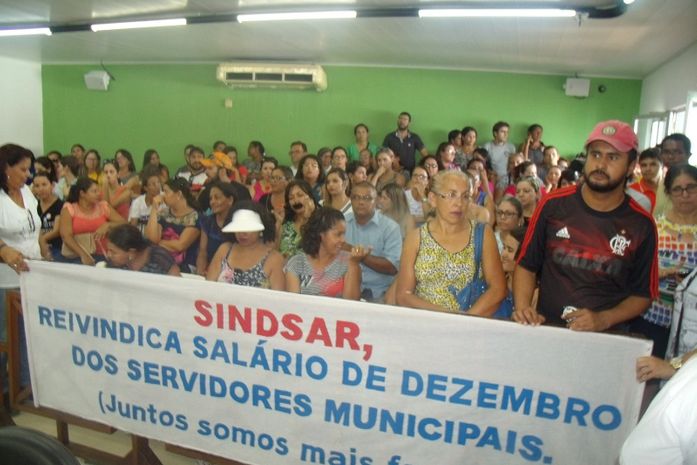 Servidores de Arapiraca realizam mobilização por salários atrasados