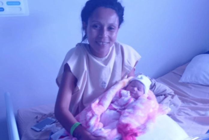 Juliana e a bebê Maria Eloá
