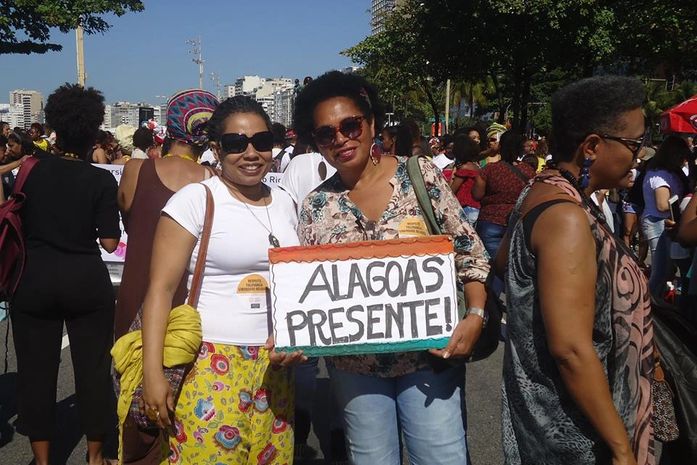 Você é de Alagoas? Perguntou a moça.