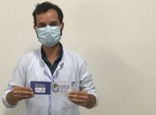 Enfermeiro do HEA é a primeira pessoa a ser vacinada contra Covid-19 em Arapiraca