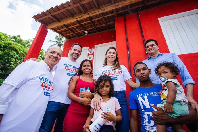 Vida Nova nas Grotas melhora qualidade de vida de centenas de famílias em Penedo