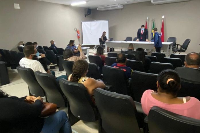 Reunião contou com a presença de secretários e representantes da comunidade da orla lagunar. 