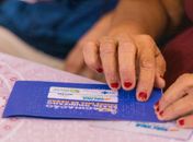 Braile é um sistema de leitura e escrita para as pessoas com deficiência visual.
