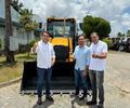 Santana do Mundaú amplia frota com nova retroescavadeira garantida por meio de parceria com deputado federal Fábio Costa