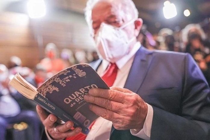 Quarto do Despejo, que a pretinha Luanda Belchior te presenteou, LULA é o Brasil nu. O Brasil da exclusão. O Brasil pornográfico que potencializa a fome, em seus sentidos, mais profundos, como moeda de troca.