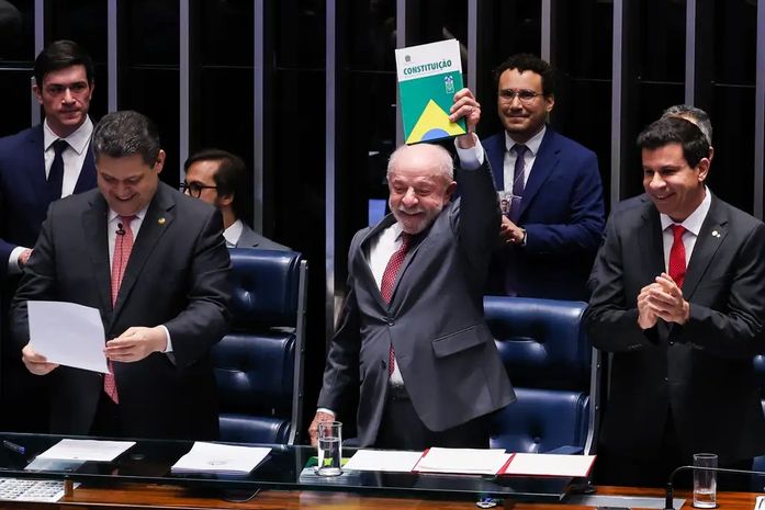 Por que o Procon não autua, o candidato adversário de Lula-13, por propaganda enganosa? Pode não?