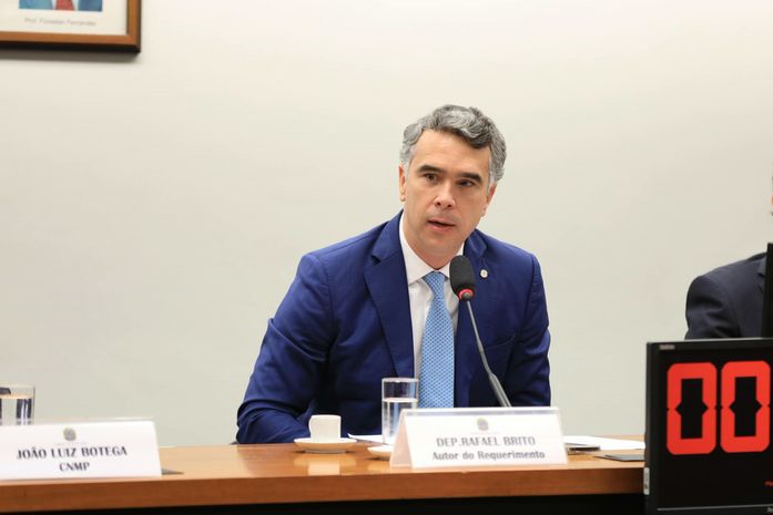 Falta água numa escola perto de você