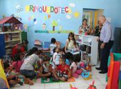 Teófilo realiza entrega brinquedoteca à Creche Joanna de Angelis
