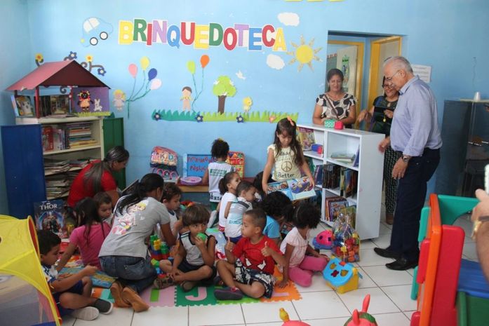 Teófilo realiza entrega brinquedoteca à Creche Joanna de Angelis