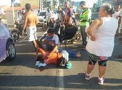 Mulher é atropelada por mototaxista enquanto atravessava na faixa de pedestre