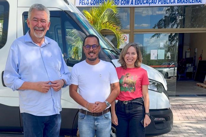 Deputado Paulão fortalece a UFAL Sertão com a entrega de novo veículo
