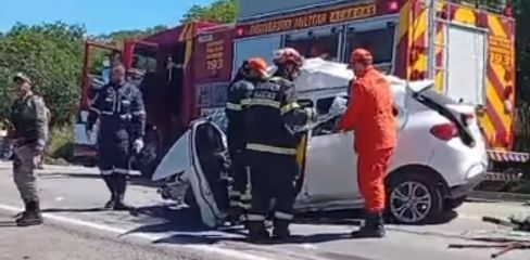 Homem morre após colisão entre carro e caminhão na BR-423, em Canapi