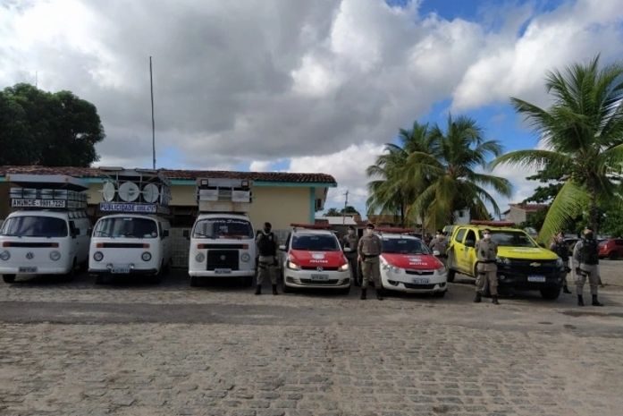 Policiamento ostensivo flagra descumprimentos ao decreto governamental