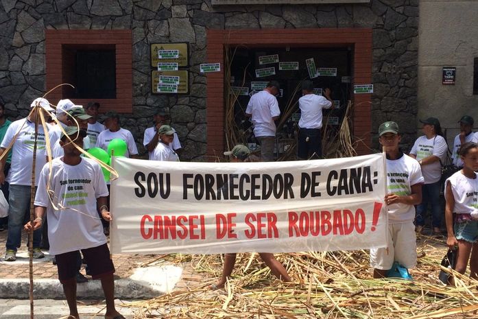 Fornecedores e plantadores de cana protestam contra calote de usinas