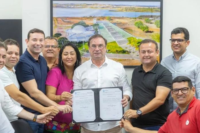 Com forte presença da Câmara de Vereadores, prefeito Luciano Barbosa autoriza obras viabilizadas com recursos do deputado Daniel Barbosa