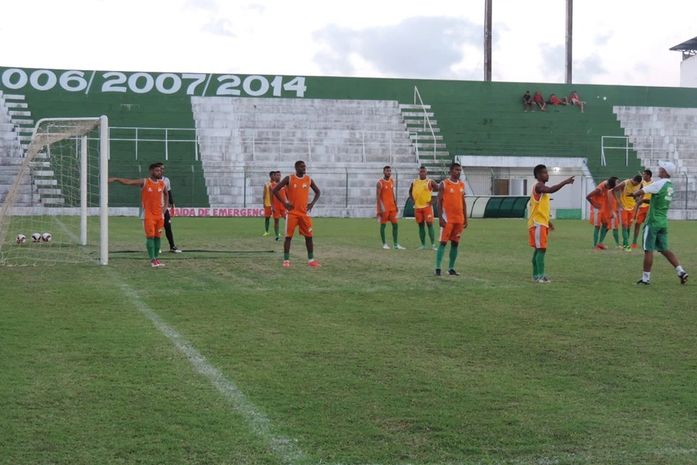 Técnico Joécio Barbosa comandou os trabalhos de preparação para a partida