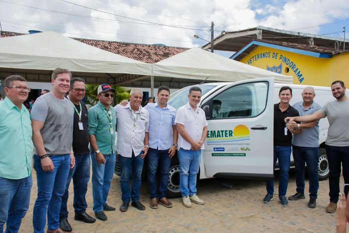 Prefeitura de Coruripe recebe furgão para fortalecer a agricultura familiar