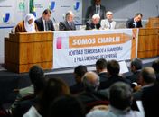 Senado promove ato contra terrorismo e pela liberdade de expressão