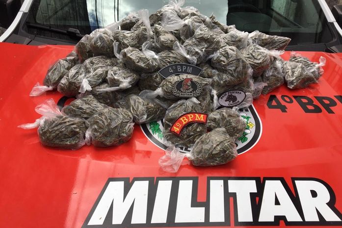 Maconha foi apreendida dentro de residência no bairro da Gruta, em Maceió.