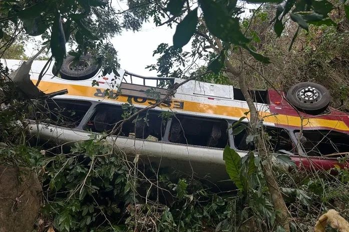 Serra da Barriga: Início da perícia em ônibus é adiada devido às condições do terreno