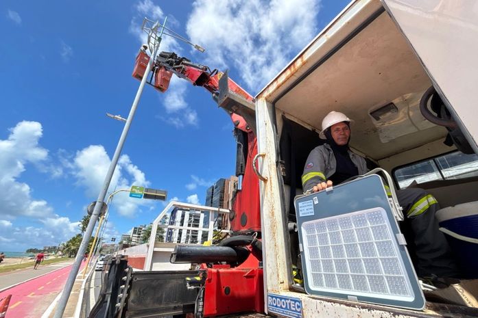 Orla de Jatiúca ganha novos projetores voltados à faixa de areia