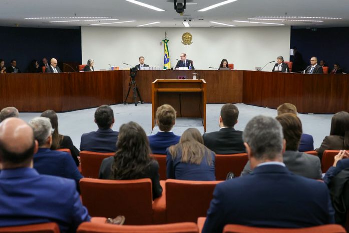 Golpe de Estado: Bolsonaro, o bruxo, teria entrado na mente do povo em 2021 e comandado a baderna em Brasília por telepatia