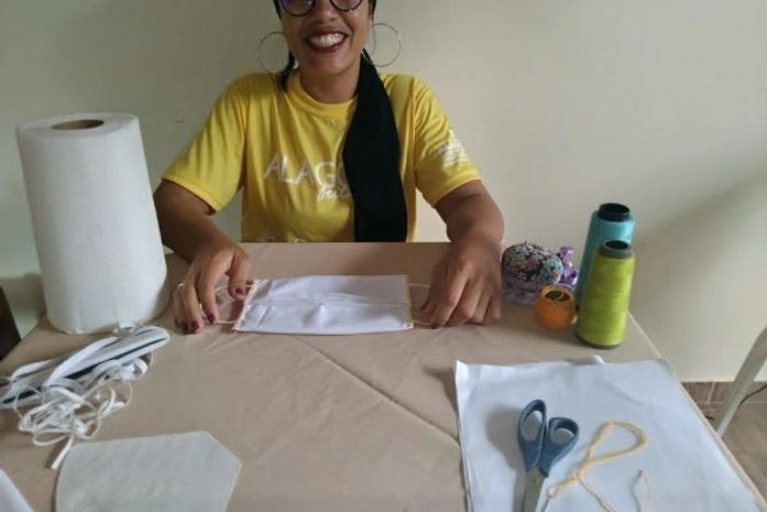 Artesã alagoana ensina como fazer máscara de tecido para se proteger do coronavírus