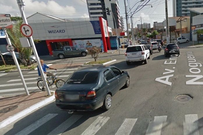 Colisão deixa uma pessoa ferida e trânsito lento no Stella Maris