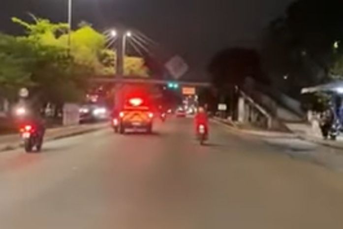 Vídeo: Viatura da DMTT derruba mulher de motocicleta e não presta socorro na parte alta de Maceió