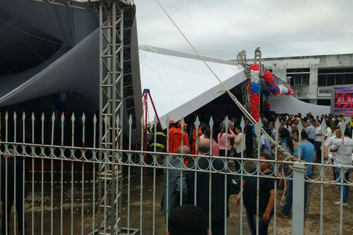 Sindicatos protestam durante reinauguração da Maternidade Santa Mônica