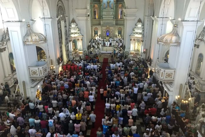 Centenas de fiéis se reúnem em comemoração ao Dia de Nossa Senhora dos Prazeres