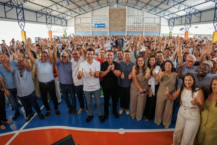 Cacimbinhas recebe escola e sementes para agricultores