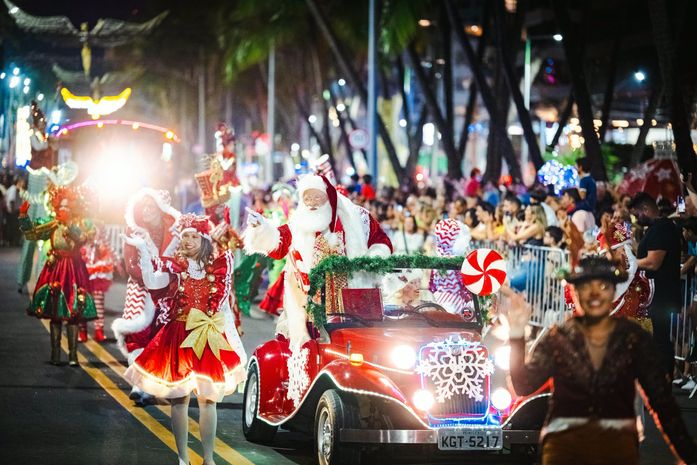 Desfile e ascendimento das luzes marcam a abertura do "Natal de Todos" em Maceió