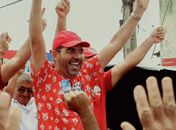 Ricardo Paranhos arrasta uma multidão em sua primeira caminhada pelas ruas de Jaramataia