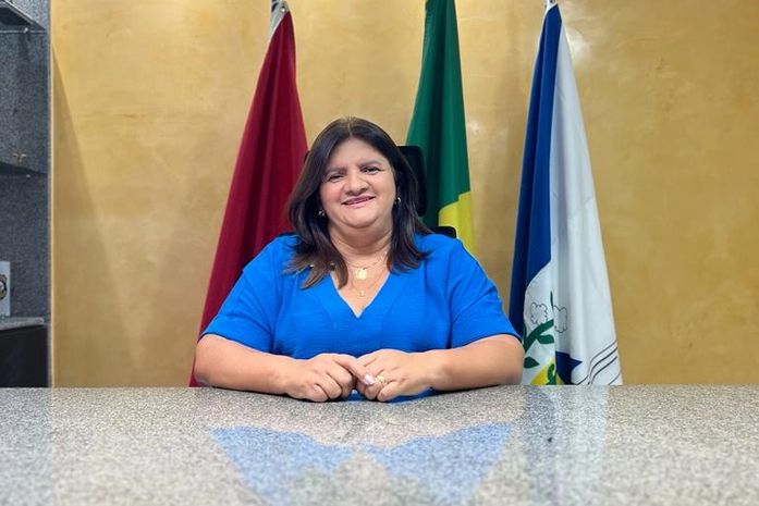 Ziane Costa anuncia reajuste salarial para profissionais da educação de Delmiro Gouveia
