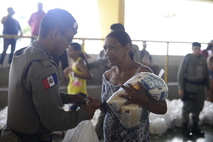 Alunos-soldados do CFAP fazem entregas de donativos e brinquedos no sertão alagoano