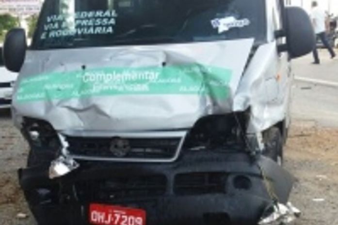 Somente o condutor da van se feriu