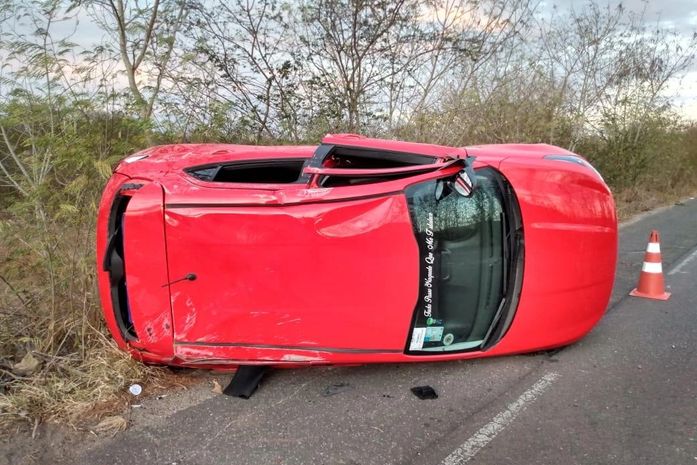 Motorista perde o controle do veículo e capota na AL 220