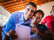 “A gente não vai largar vocês; temos muitos projetos ainda”, assegura JHC a moradores do Vergel