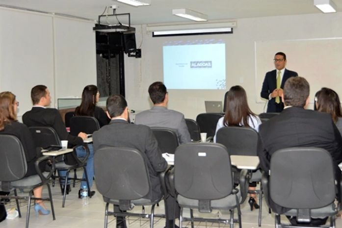 Christian Teixeira apresenta a juízes atual Panorama da Saúde em Alagoas