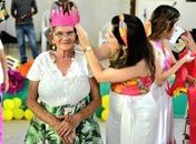 Mais de 500 homens e mulheres participam, nesta quinta (10), de mais uma edição do Baile dos Idoso