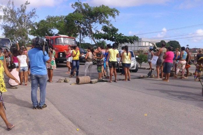 Esposas de detentos interditaram rodovia
