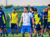 Marcelo Cabo comanda o treino do CSA