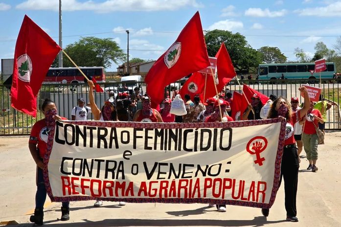 Cerca de 500 mulheres ocupam área de mineradora em Craíbas para denunciar impactos ambientais