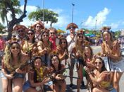 Grupo de amigas viaja pelo Brasil desde 2012 levando o nome do cangaço brasileiro em blocos e festas de carnaval.