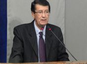 Antonio Holanda, do PMDB, avisa que vota em Rui, do PSDB